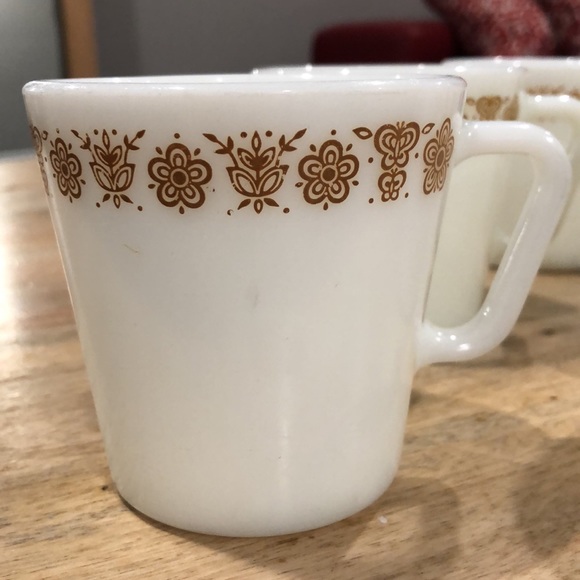 Pyrex set of 5 vintage mustard yellow mugs - Picture 2 of 3